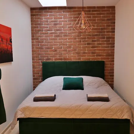 W Samym Centrum Jeleniej Gory Еленя-Гура