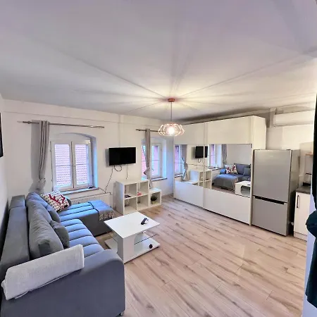 W Samym Centrum Jeleniej Gory Апартаменты *